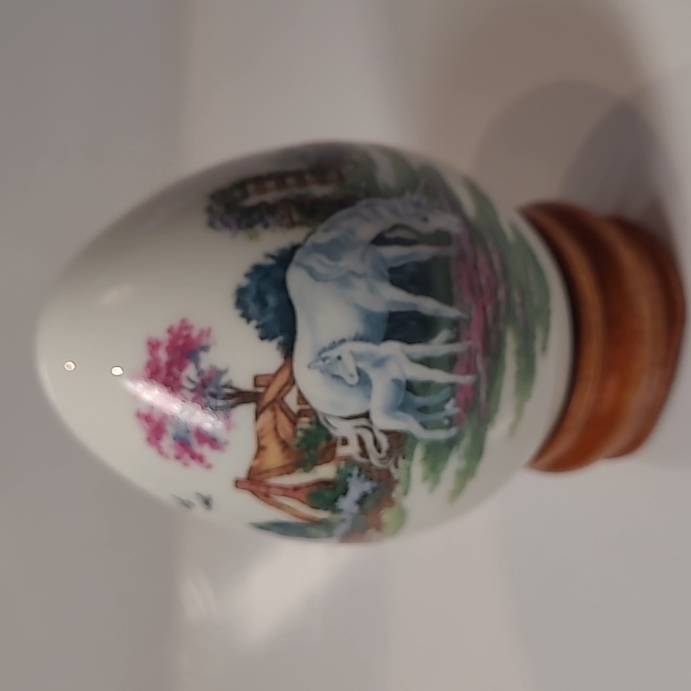 Vintage Princeton gallery 1993 porcelain egg Unicorn w/ wood stand